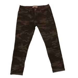 Levis Green Camo Jeans Women’s Size 30